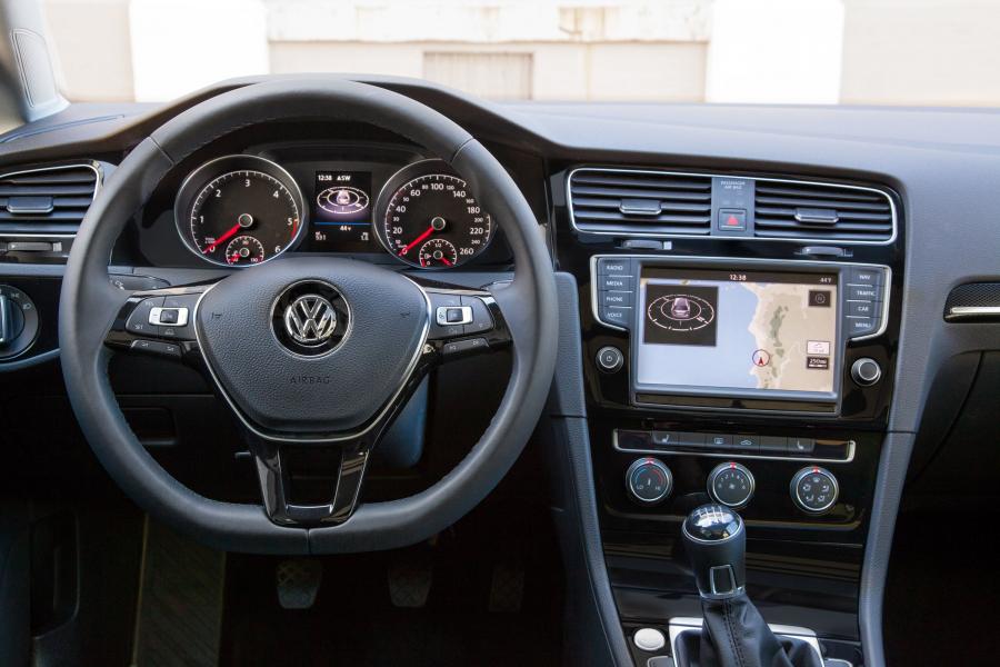  Volkswagen Golf Sportwagen 2015 года  (фото 6 из 12)